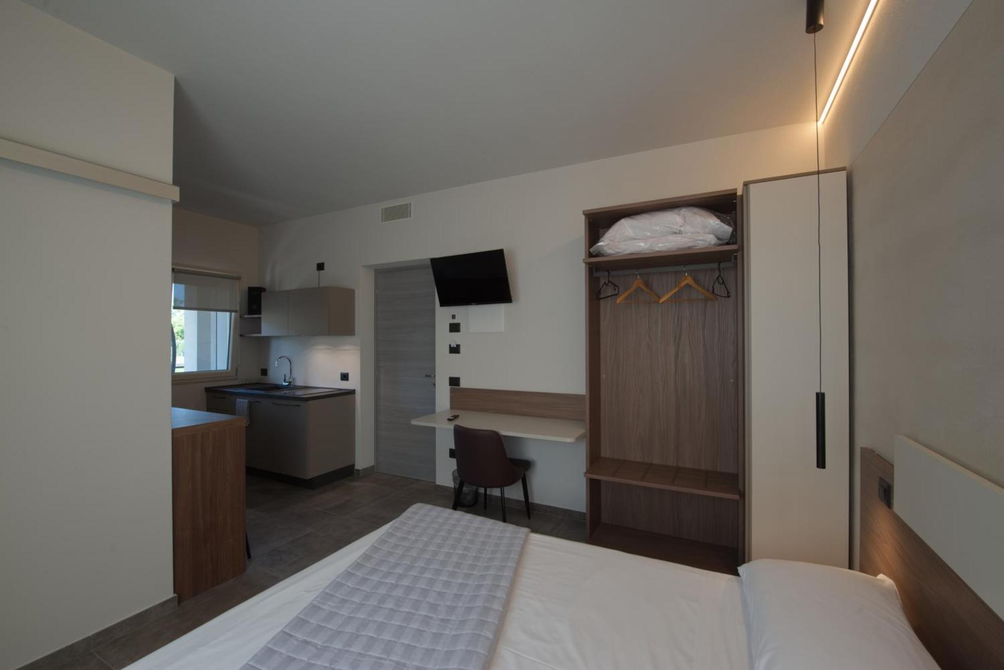 Via Goito 25 Rooms & Apartment Peschiera del Garda Zewnętrze zdjęcie